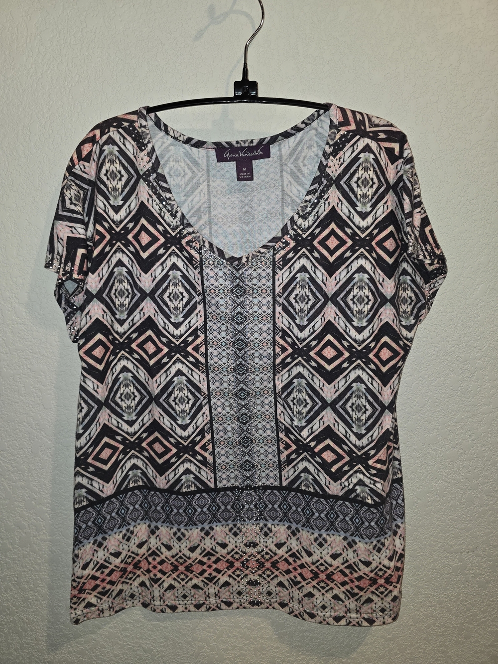 Gloria Vanderbilt Women's Geometric Southwestern Print Rhinestone Accent Top - M